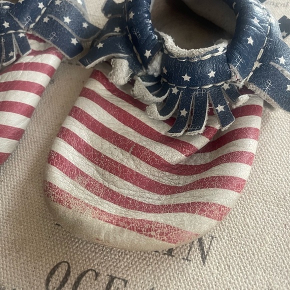 Freshly Picked Stars and Stripes Moccasins Size 4 - Picture 2 of 7